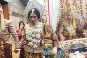 Viral pernikahan perempuan Bugis dan bule AS pakai baju adat