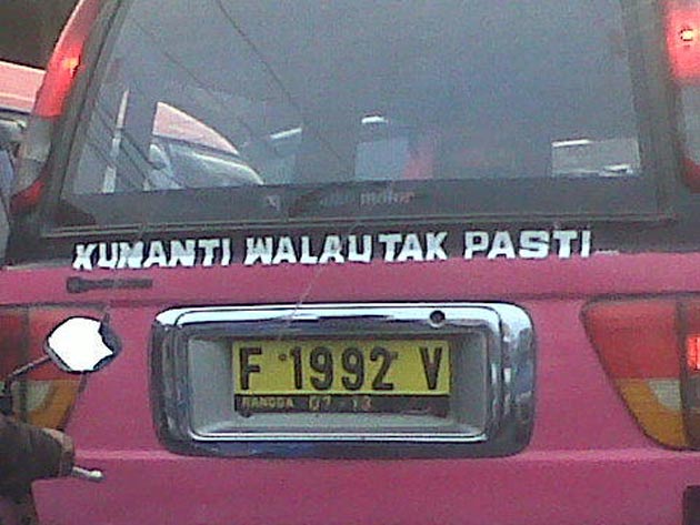 10 Kata-kata cinta di belakang angkot ini bikin geleng kepala