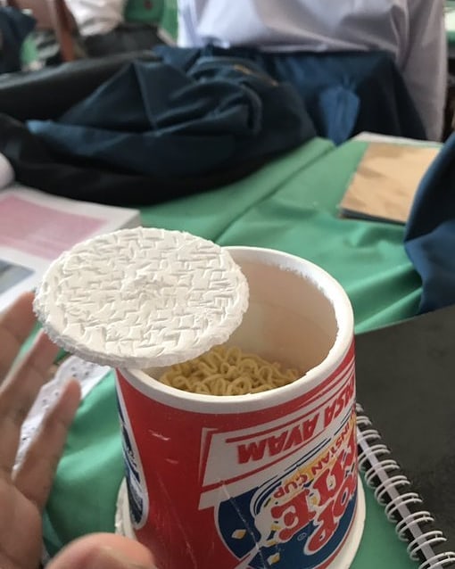 10 Tingkah nyeleneh ini bukti orang suka nyusahin sendiri