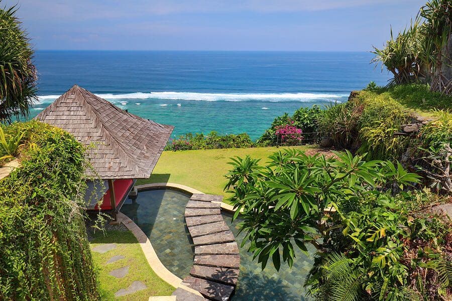 10 Potret villa Hotman Paris, tarif puluhan juta per malam