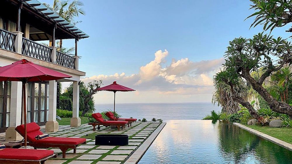 10 Potret villa Hotman Paris, tarif puluhan juta per malam