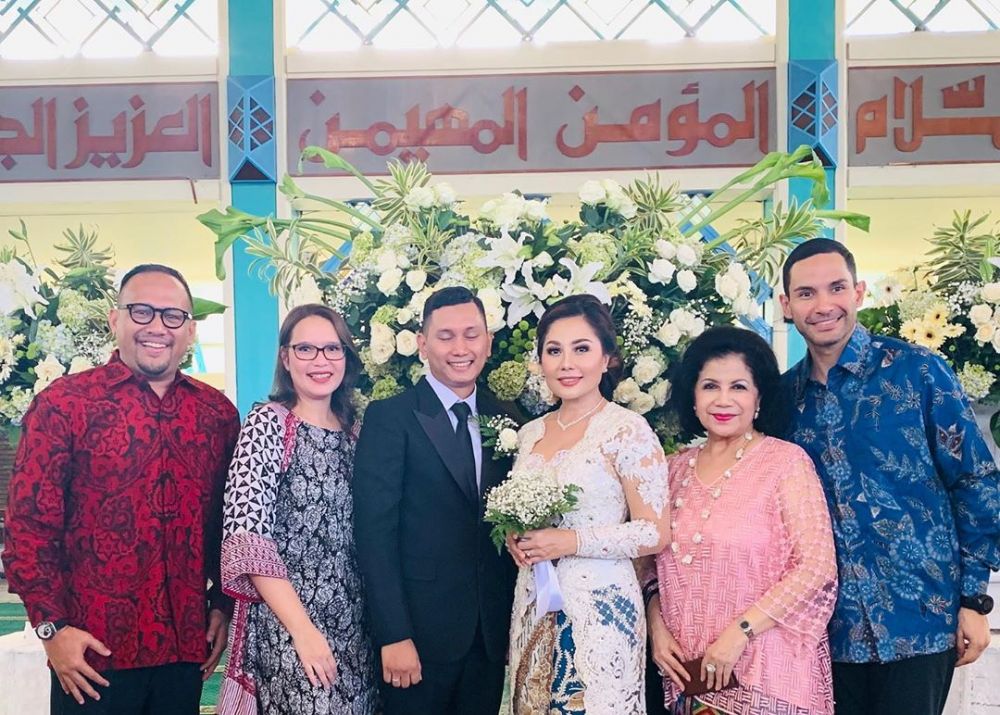 Sah, ini 7 potret pernikahan Emma Warokka & Bagoes Soeharto