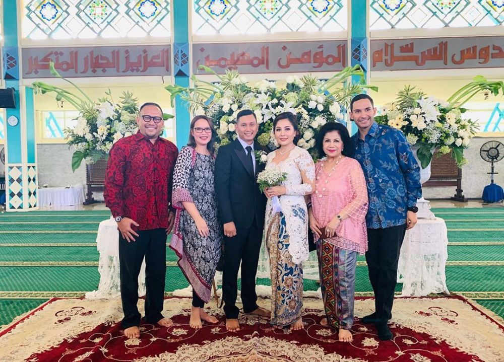 Sah, ini 7 potret pernikahan Emma Warokka & Bagoes Soeharto