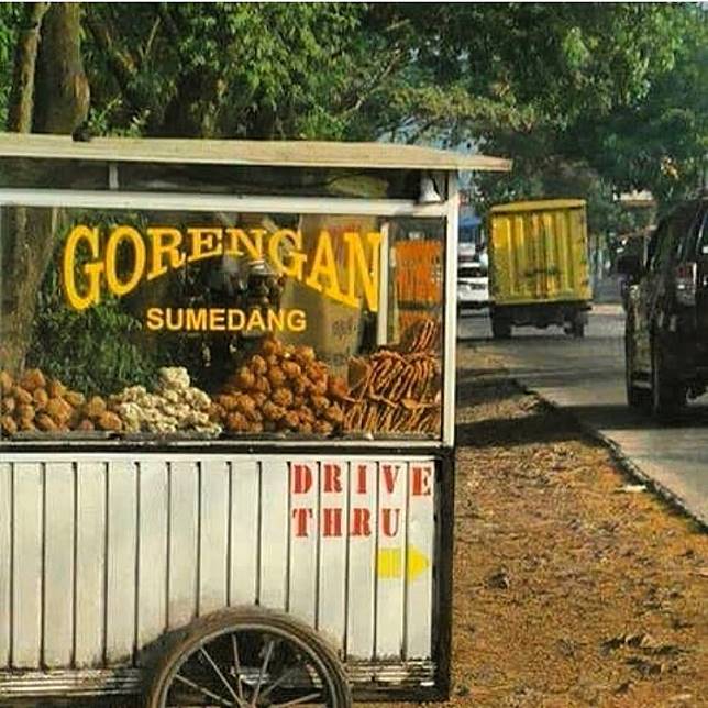 10 Kata-kata lucu di gerobak gorengan ini bikin gagal paham