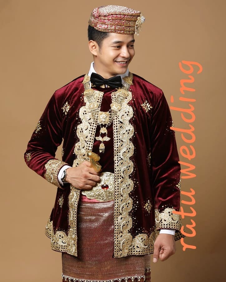 8 Gaya pemotretan Adly Fairuz & Angbeen Rishi, bak pengantin