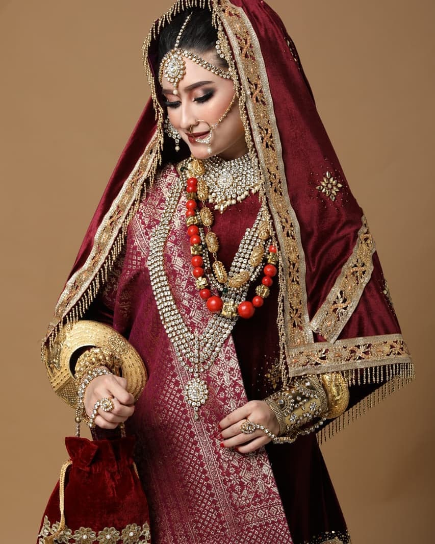 8 Gaya pemotretan Adly Fairuz & Angbeen Rishi, bak pengantin