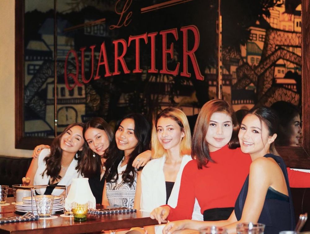 10 Potret kedekatan Amanda Rawles dan Caitlin Halderman