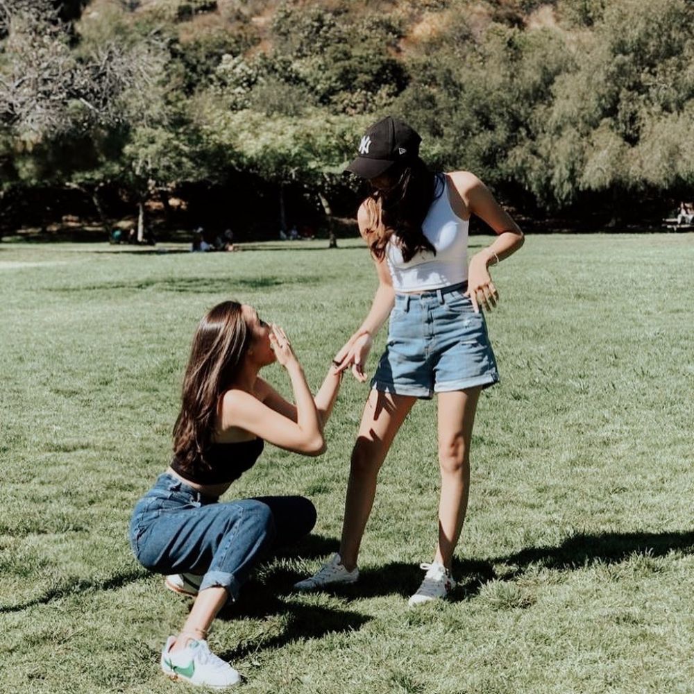 10 Potret kedekatan Amanda Rawles dan Caitlin Halderman