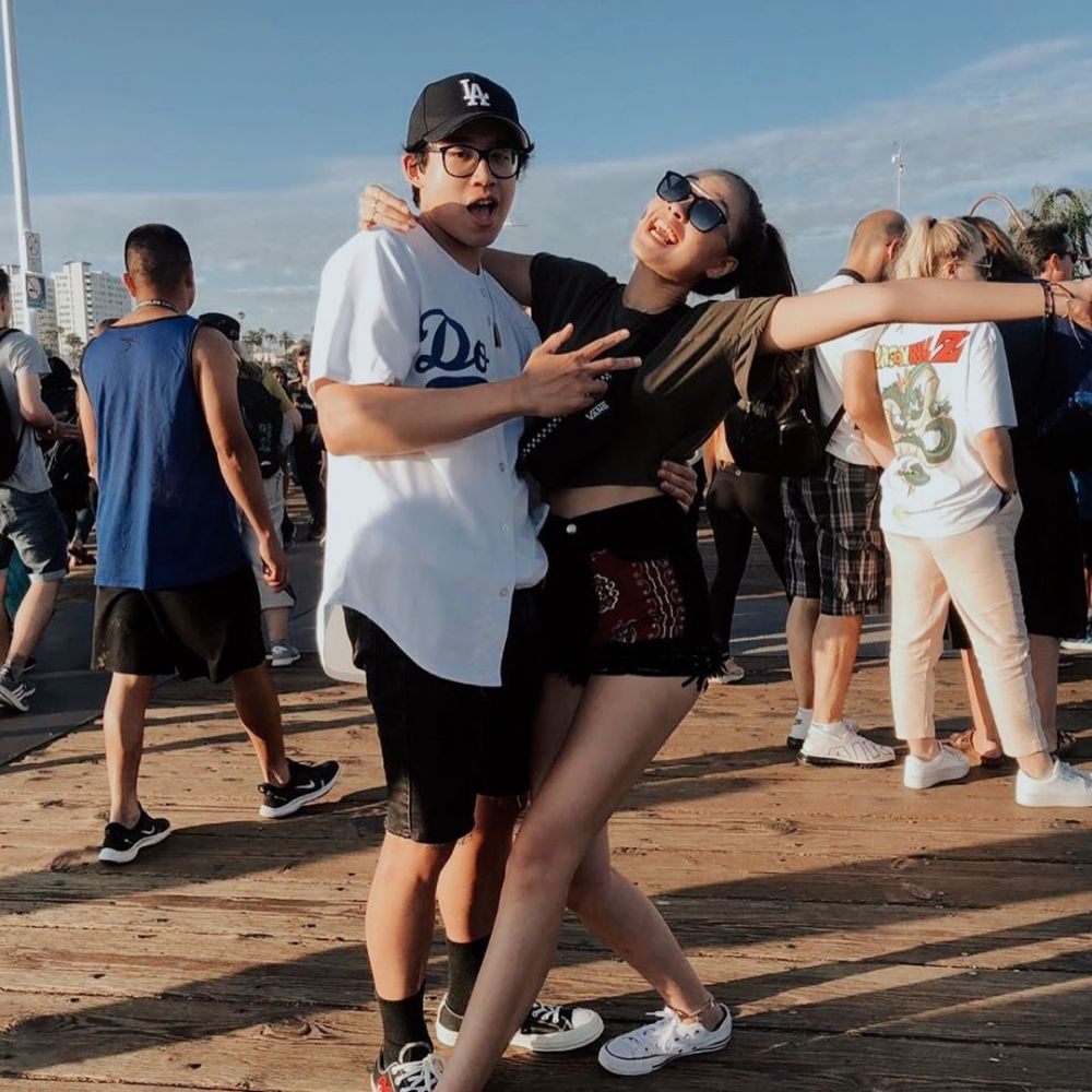 10 Potret kedekatan Amanda Rawles dan Caitlin Halderman