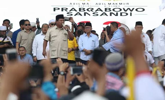 4 Kejutan jelang pelantikan Presiden, Jokowi rangkul oposisi