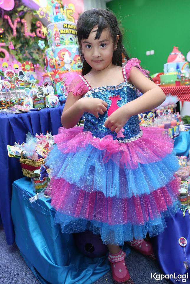 Gaya 5 anak seleb bak princess saat ultah ini bikin gemas