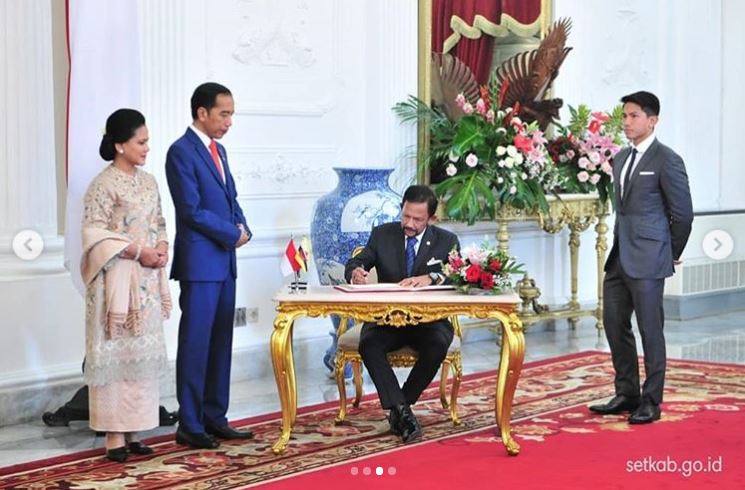 Foto Jokowi sambut Sultan Brunei di Istana ini tuai sorotan