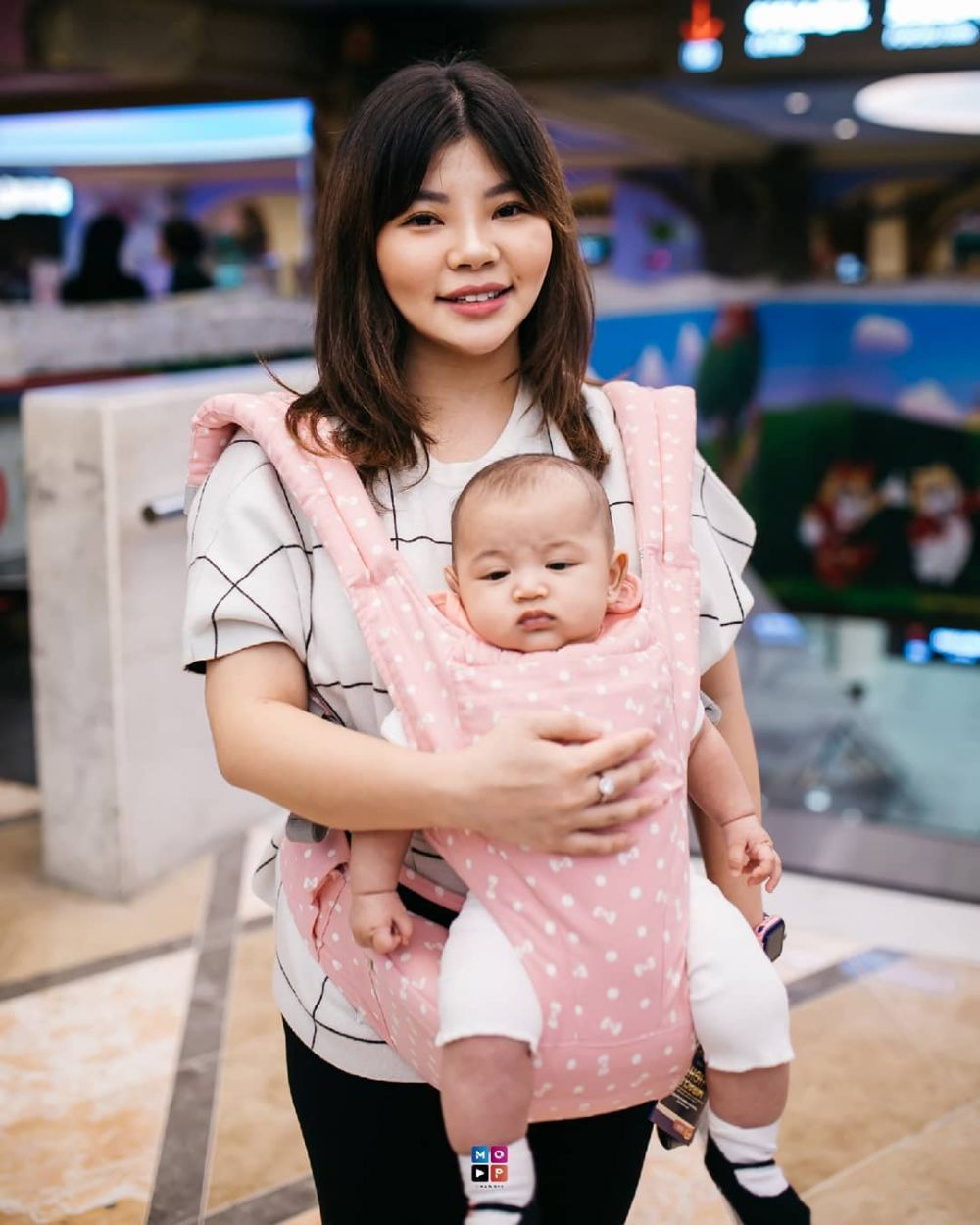 8 Potret kedekatan Wendy Lo dan keponakan, ada Betrand Peto