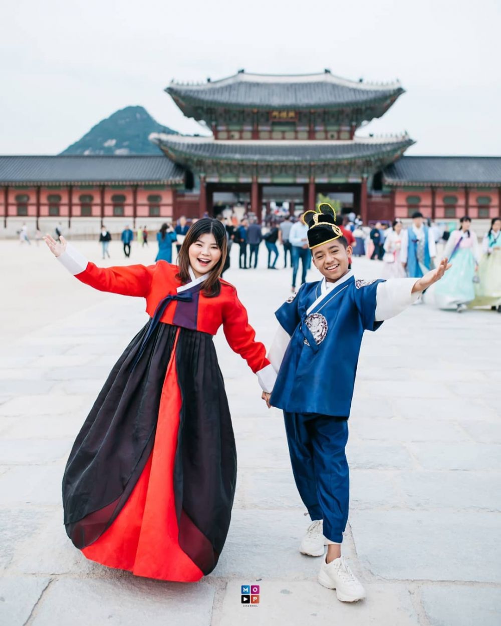 8 Potret kedekatan Wendy Lo dan keponakan, ada Betrand Peto