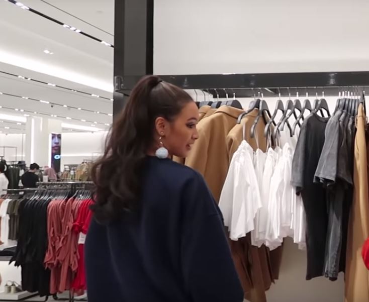 8 Potret Caitlin Halderman nyamar jadi Ariana Grande, mirip banget