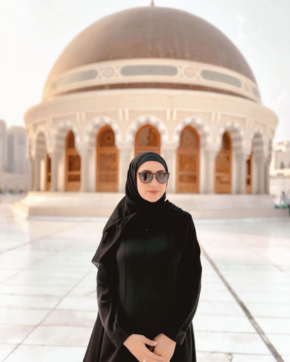 10 Momen Yulita MasterChef umrah saat hamil, gaya curi perhatian