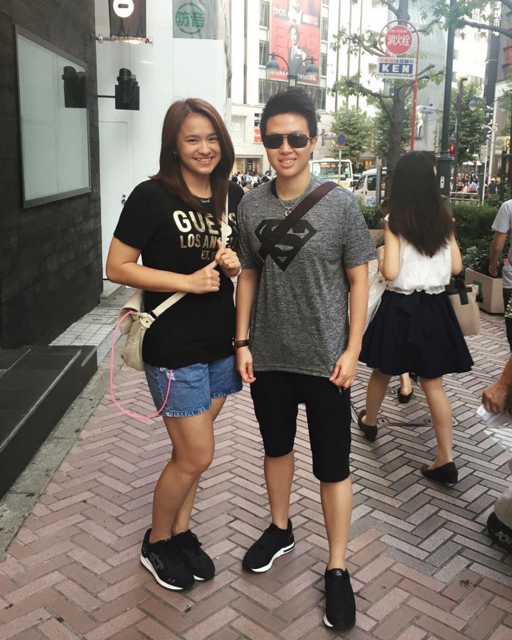 10 Gaya simpel pebulutangkis Melati Daeva di luar lapangan