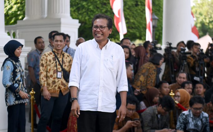 Jadi jubir Jokowi, Twitter Fadjroel Rahman follow 120 ribu akun