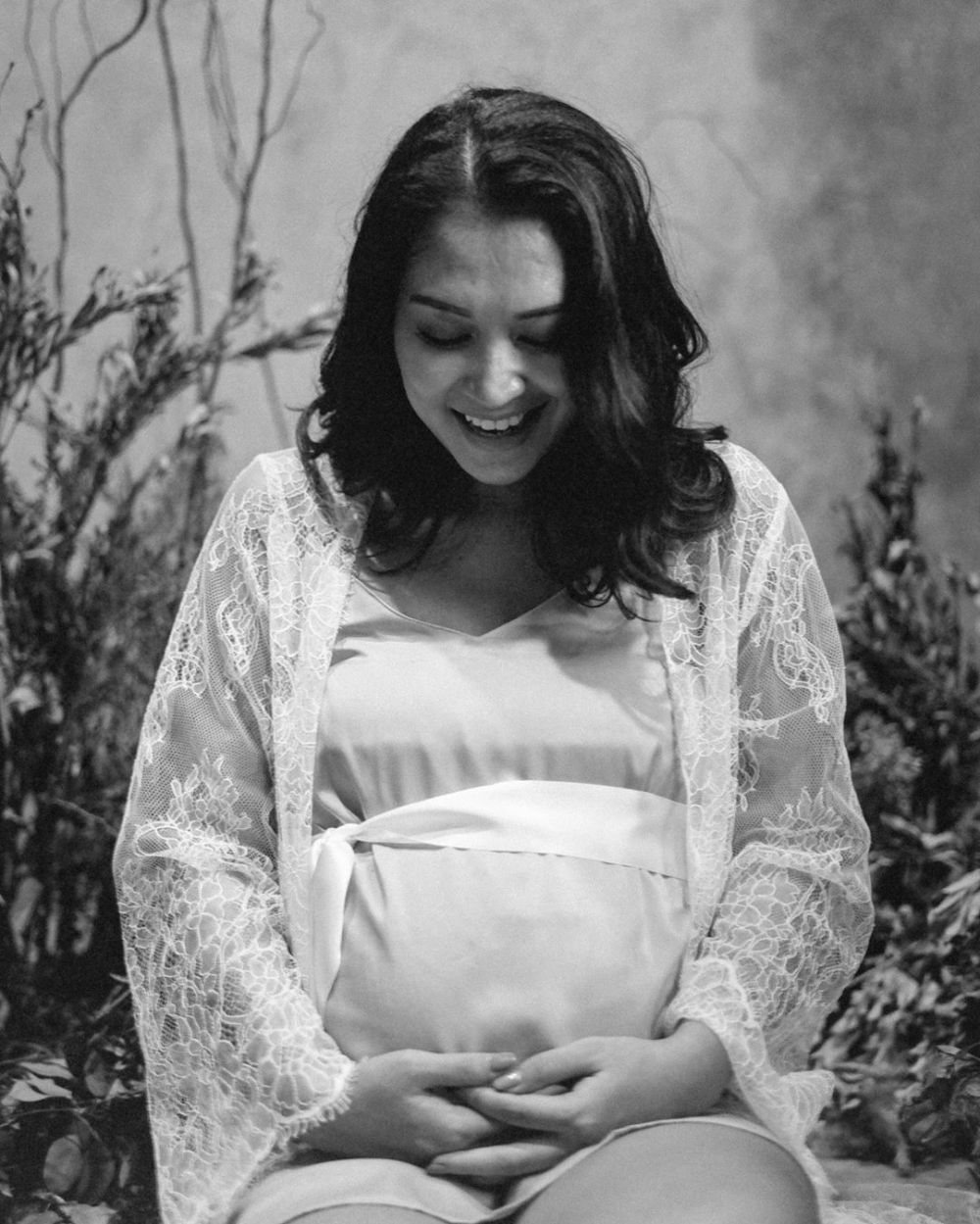 7 Potret maternity Anneke Jodi, sederhana dan elegan