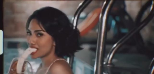 Heboh video klip Vanessa Angel 'Mamam Pisyang', reffnya nyentrik