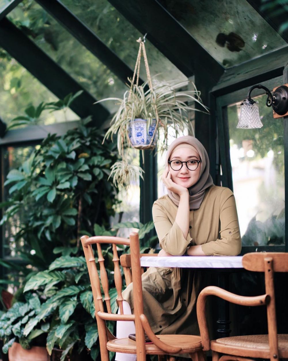 10 Pesona Dian Pelangi tanpa makeup, cantiknya nggak luntur