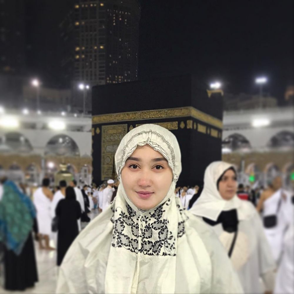 10 Pesona Dian Pelangi tanpa makeup, cantiknya nggak luntur