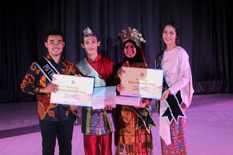 Parade kebudayaan terbesar di kampus jaket kuning sukses digelar   