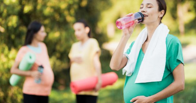 12 Manfaat daun kelor untuk ibu hamil & cara menggunakannya