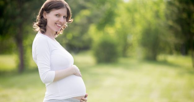 12 Manfaat daun kelor untuk ibu hamil & cara menggunakannya