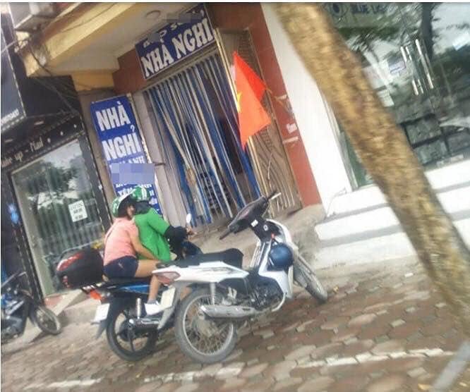 10 Momen lucu driver ojek online boncengin penumpang ngantuk