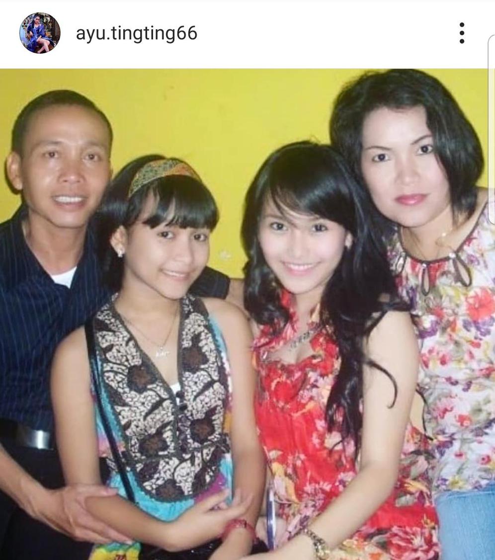 5 Foto lawas ibu Ayu Ting Ting, gaya rambutnya ikonik