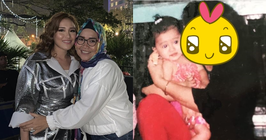 5 Foto lawas ibu Ayu Ting Ting, gaya rambutnya ikonik