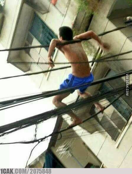 10 Potret lucu bapak-bapak lagi nyantai ini absurd abis