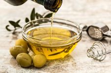 9 Manfaat minyak zaitun untuk kesehatan, turunkan kolesterol