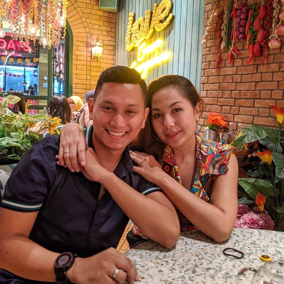 Usia lebih muda, pesona 6 suami seleb ini curi perhatian