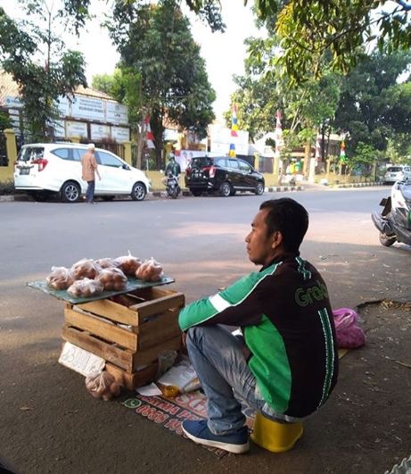 10 Tingkah driver ojek online ogah kepanasan ini kocak abis