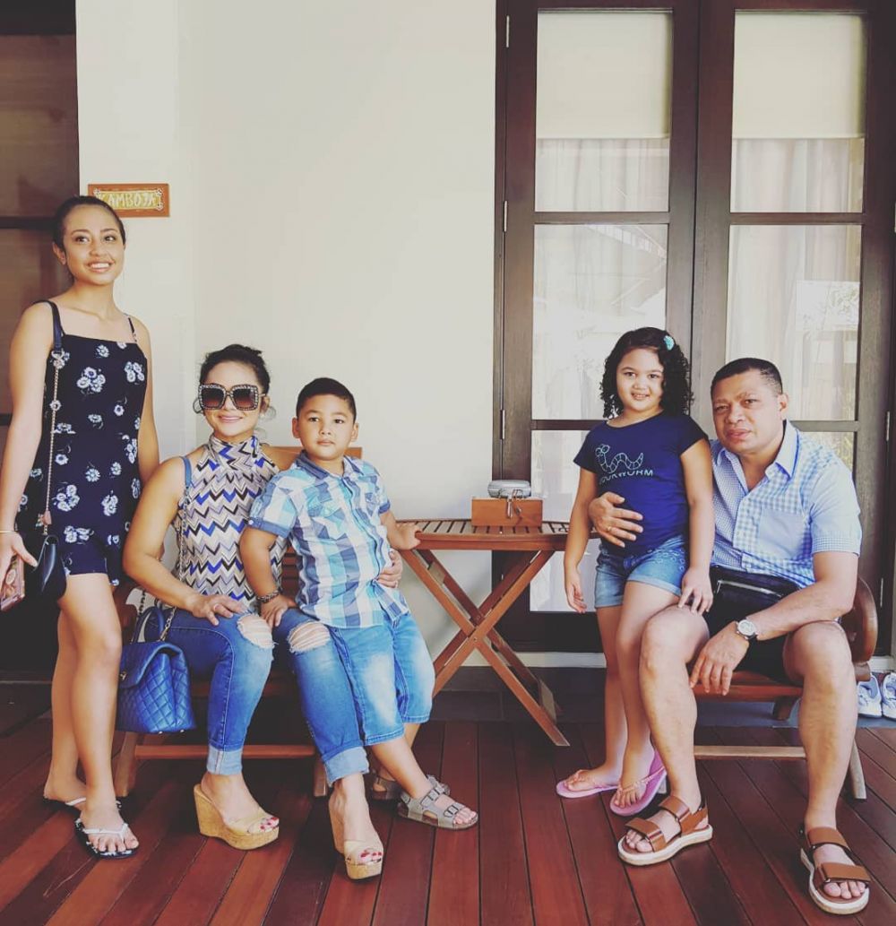 10 Momen Krisdayanti bareng anak tiri, akur bak anak kandung