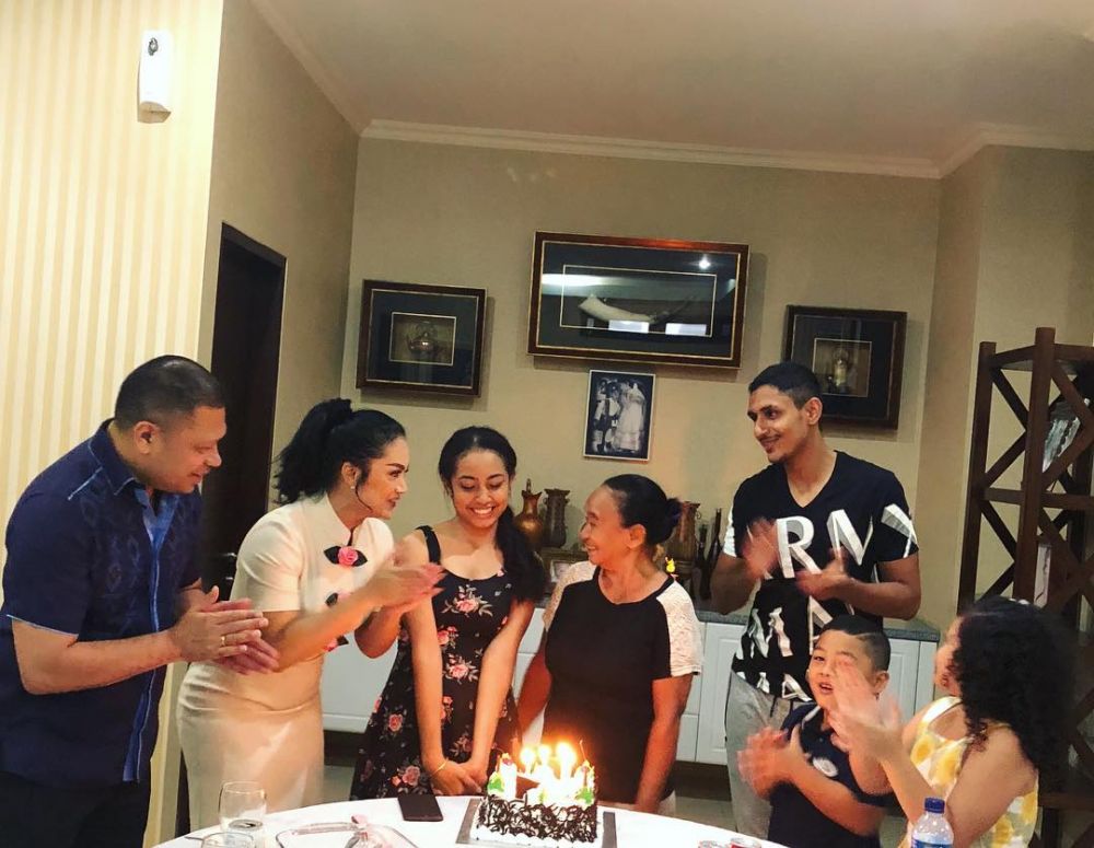 10 Momen Krisdayanti bareng anak tiri, akur bak anak kandung