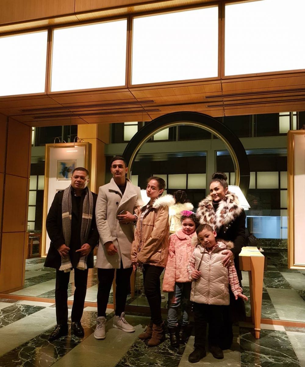 10 Momen Krisdayanti bareng anak tiri, akur bak anak kandung