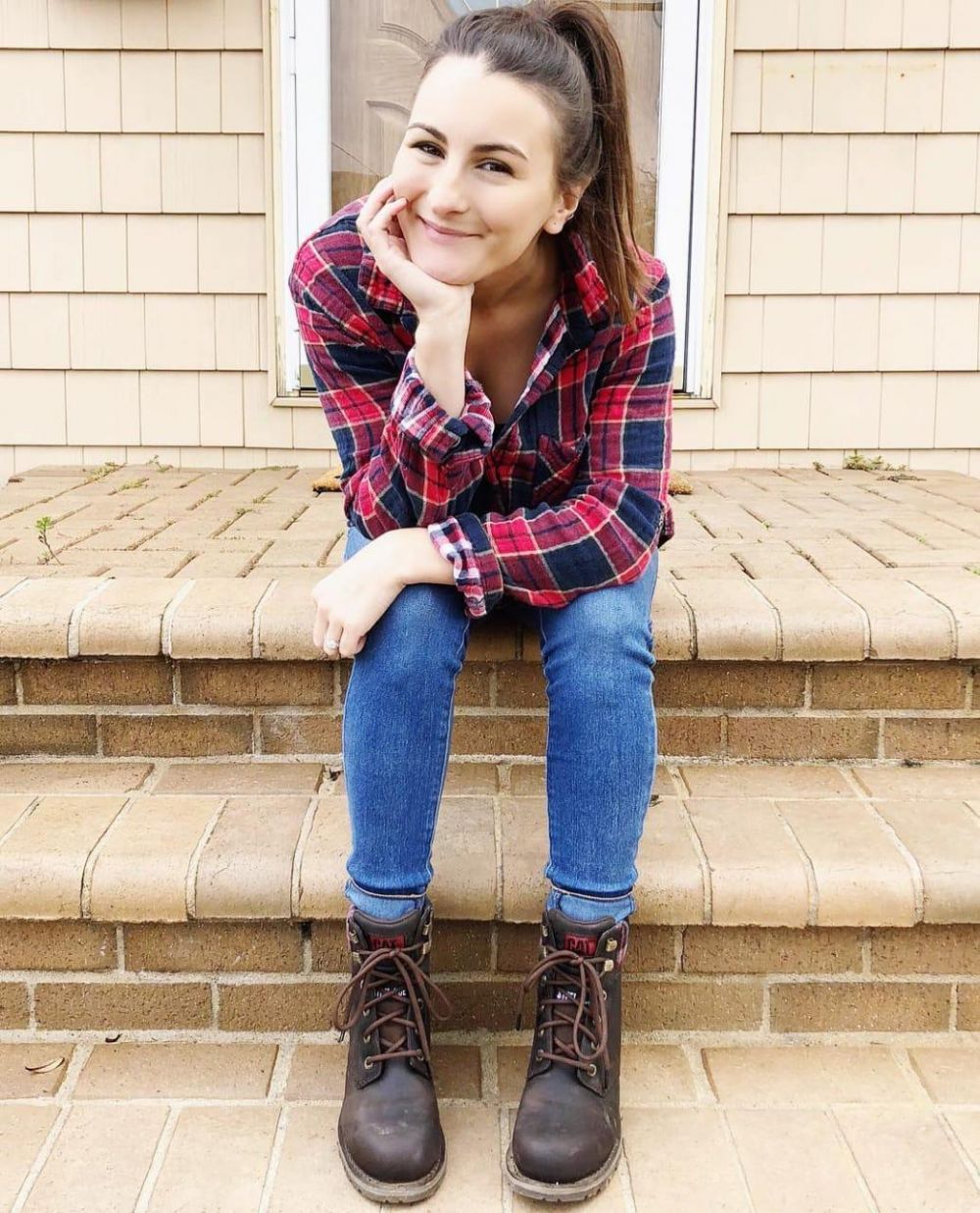 Mengenal tren boots dan cara padu padan agar tampilan tetap kece