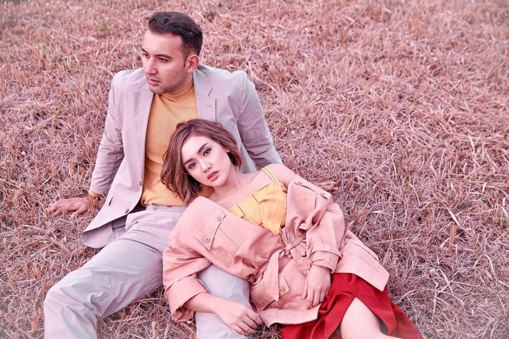 6 Gaya pemotretan Cita Citata dan kekasih, bak prewedding