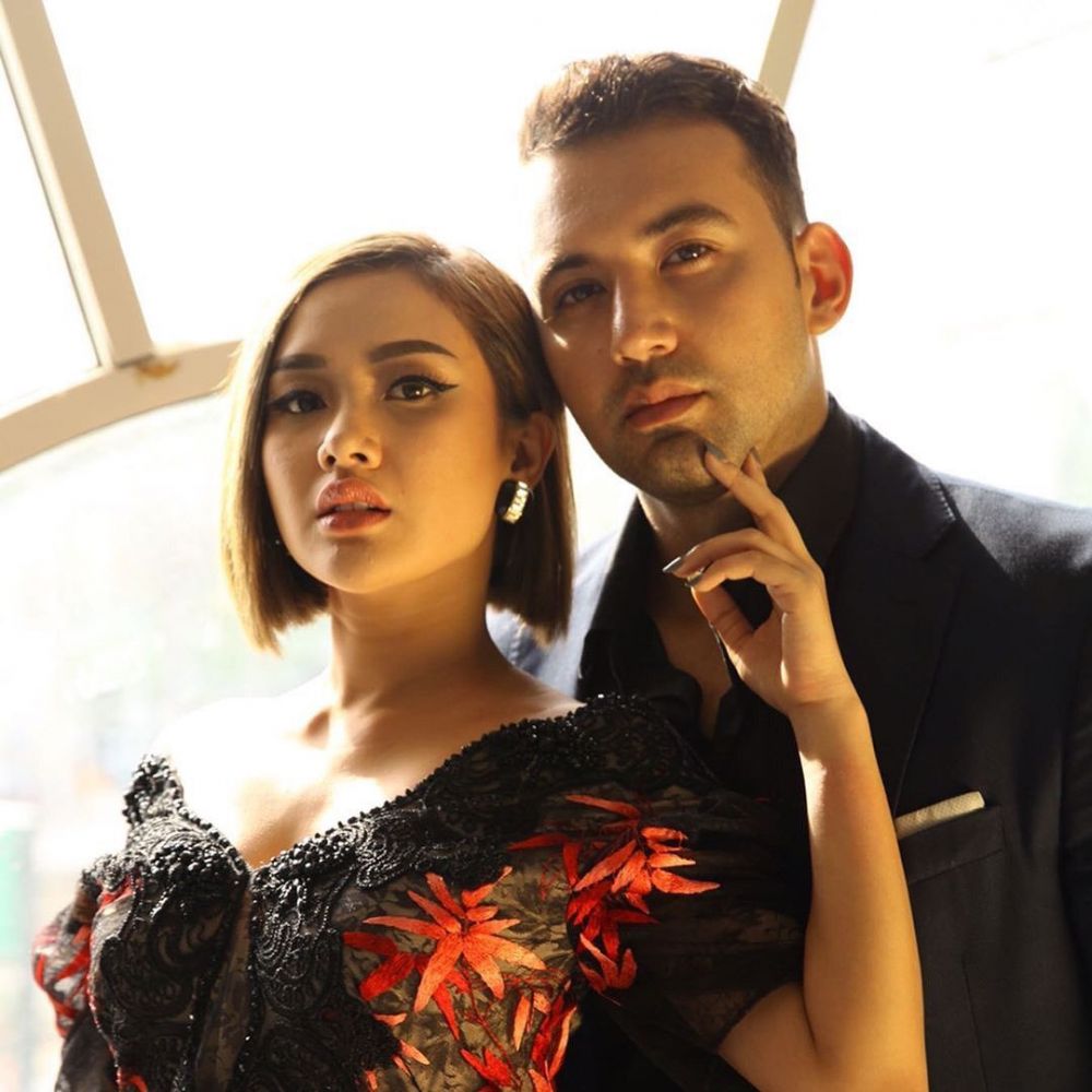 6 Gaya pemotretan Cita Citata dan kekasih, bak prewedding