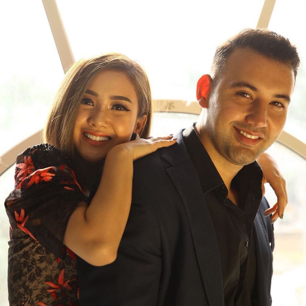 6 Gaya pemotretan Cita Citata dan kekasih, bak prewedding