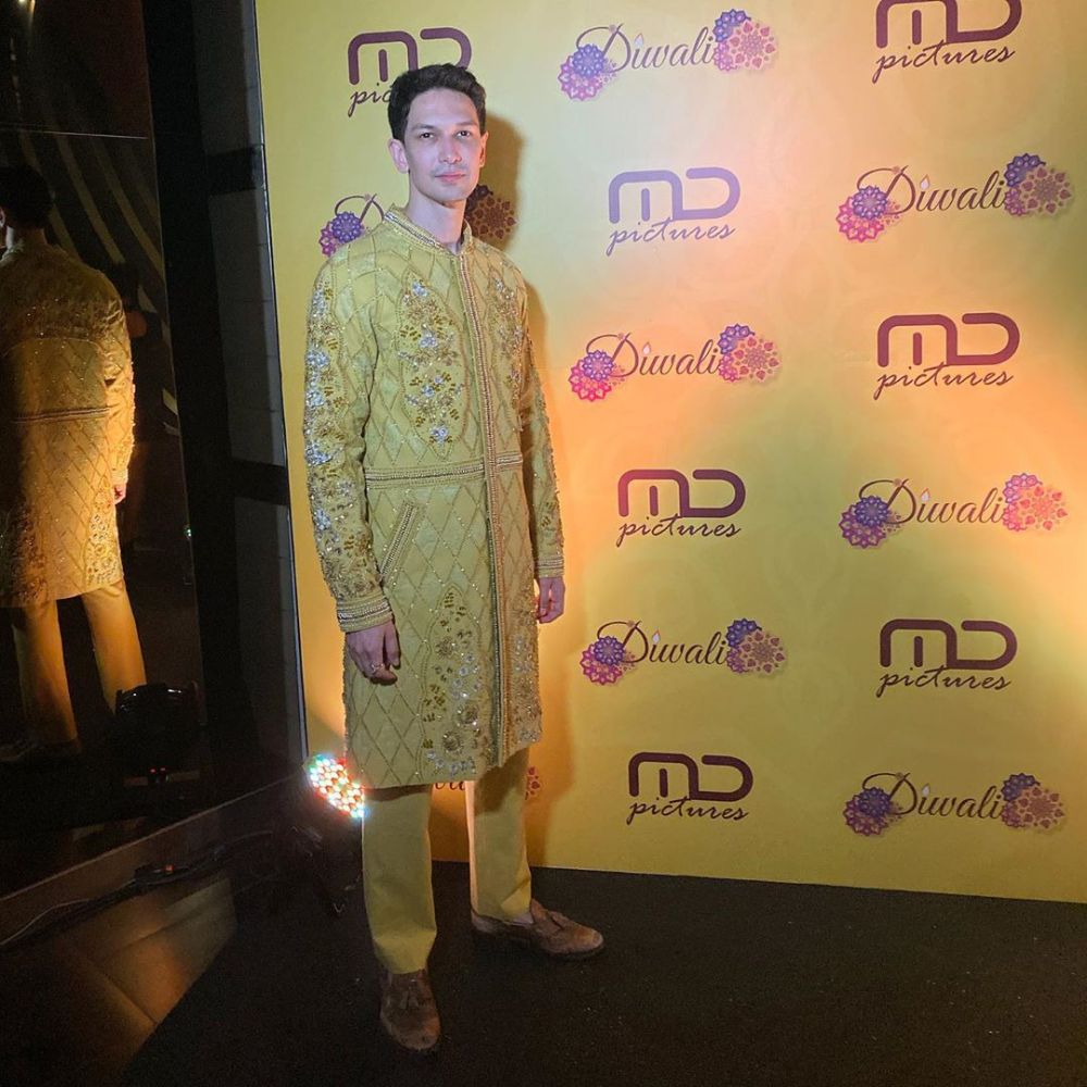 Adu gaya 10 seleb Tanah Air hadir di acara Diwali, memesona