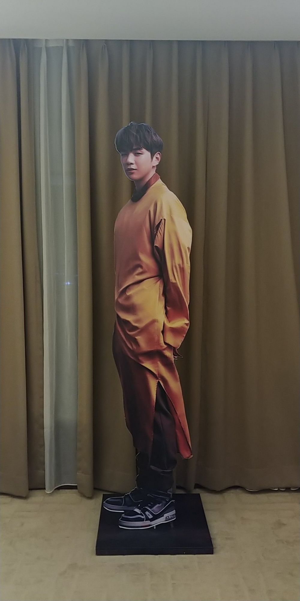 Viral artis K-Pop datangi nikahan fans, faktanya kocak banget