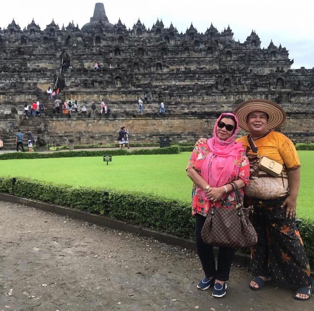 10 Potret ibunda Citra Kirana, gayanya curi perhatian