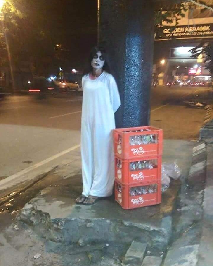 10 Cara nyeleneh pedagang waktu jualan ini bikin tepuk jidat