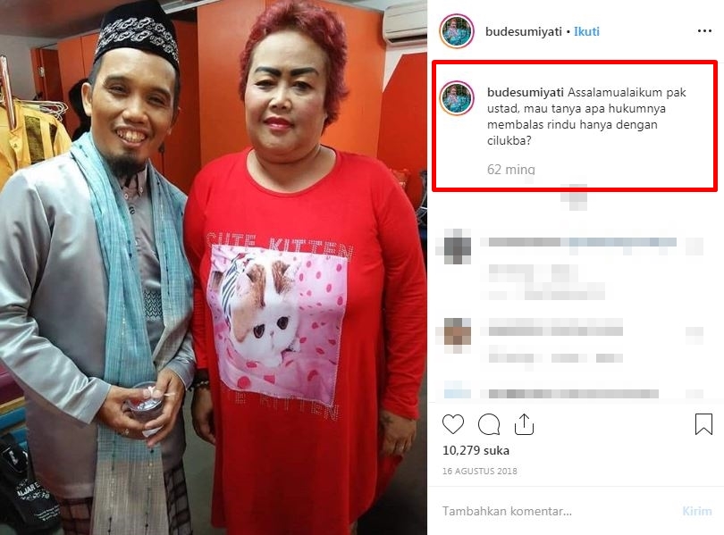 10 Caption unik Bude Sumiyati foto bareng seleb, puitis abis