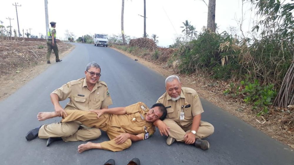 Bupati Banjarnegara guling-guling di jalan, aksinya viral lagi