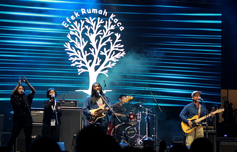 Di festival ini penonton nge-gig sepulang kerja, seru abis